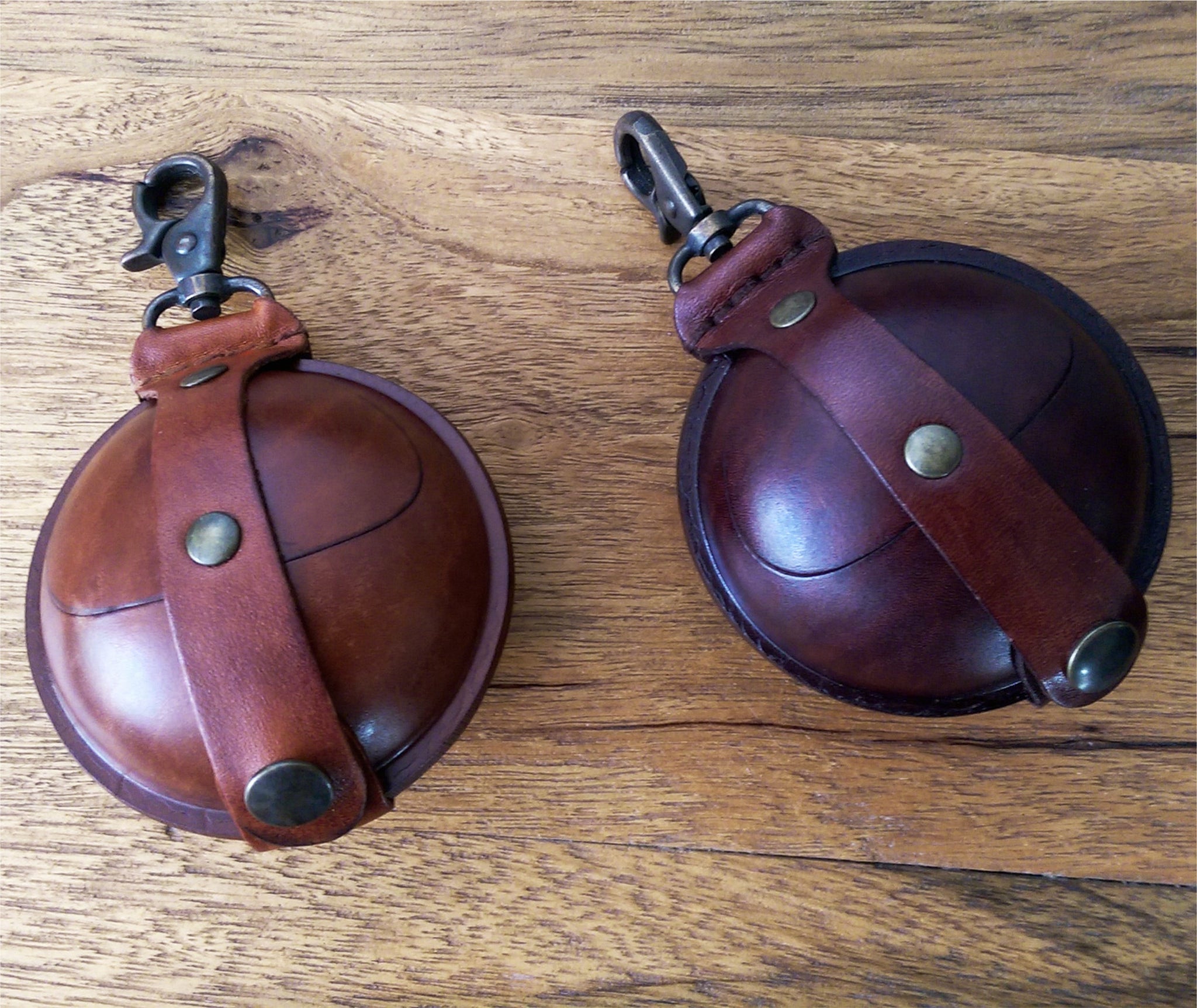 This unisex leather coin purse is handmade with sturdy Italian leather. It`s ball-shaped, lightweight with a clean cut, and can be attached to your bag, keychain, belt loops, or strap. The perfect coin pouch, earbuds case, keyholder wallet, change purse, and gift for him or her.  