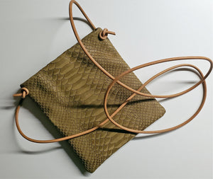 The olive green python purse is crafted in rich Italian leather with an adjustable & detachable shoulder strap to carry it crossbody or as an evening clutch. 